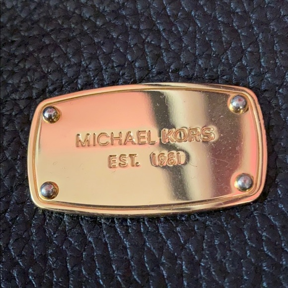 MICHAEL KORS CROSSBODY BAG WITH TASSEL DETAIL - Picture 2 of 5